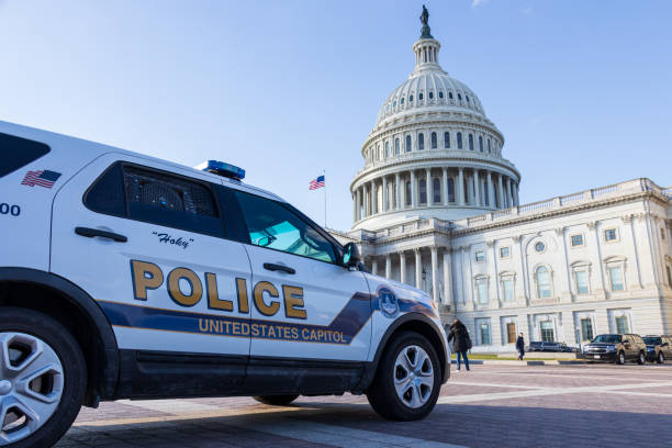 coche de la patrulla del servicio secreto de ee. uu. aparcado en la casa blanca - department of homeland security fotografías e imágenes de stock