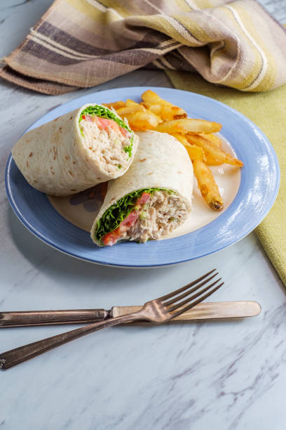 тунец салат wrap сэндвич - tuna prepared fish mayonnaise restaurant стоковые фото и изображения