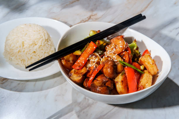 sauce brune aux crevettes chinoises - americanized photos et images de collection