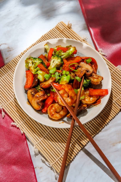 sauce brune aux crevettes chinoises - americanized photos et images de collection