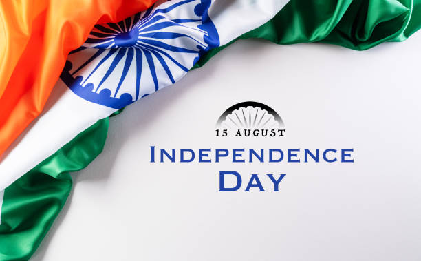 индийская концепция празднования дня независимости. индийский флаг на белом фоне в день республики и день независимости. - indian flag стоковые фото и изображения