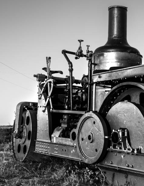 harvest - antique tractor - agricultural machinery retro revival summer farm imagens e fotografias de stock