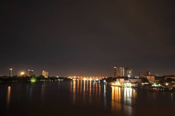 istock Night photos Buildings and rivers 1264784718