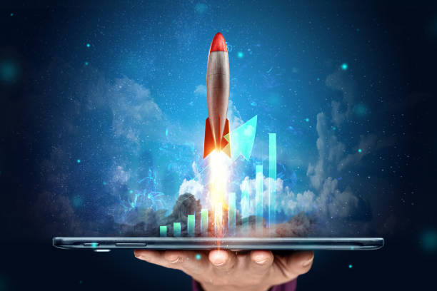 ●碑文起動、開発戦略チャートの背景イメージを飛び出すロケット、ビジネスコンセプト、新技術。スペースをコピーします。 - rocket taking off spaceship space ストックフォトと画像