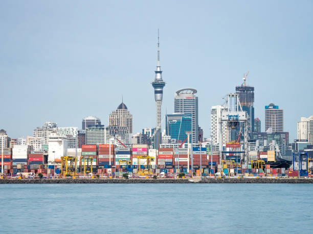 il porto di auckland. - passenger ship ferry crane harbor foto e immagini stock