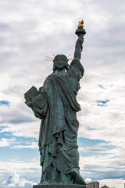 istock Statue of liberty 1264855402
