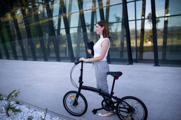 istock Businesswoman with her folding bike going to work 1264966399