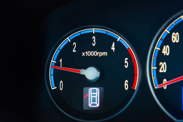car rpm gauge at idle speed - speedometer odometer car rpm imagens e fotografias de stock