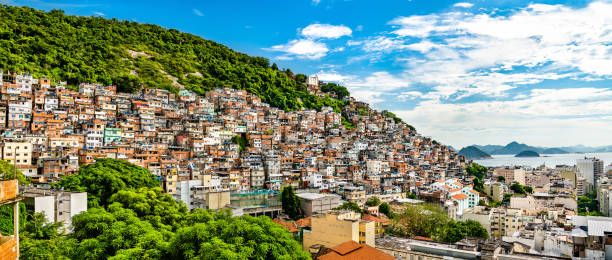 favela cantagalo in rio de janeiro, brazil - rio de janeiro panoramic skyline scenics imagens e fotografias de stock