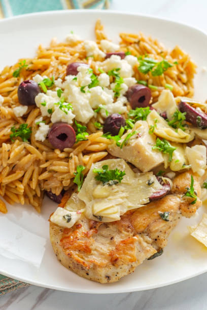 greek grilled chicken piccata - veal cutlet piccata picatta imagens e fotografias de stock