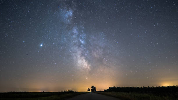 fantastic milky way scenery - ring galaxy imagens e fotografias de stock