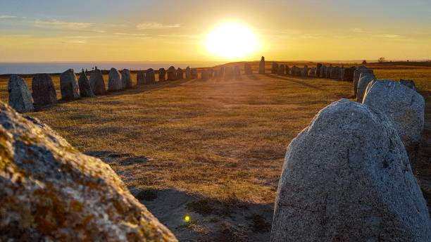 The Viking Stone Ship Ale's Stones (Ales stenar), a megalithic monument in Skåne, Sweden. It is a stone ship, oval in outline, with the stones at each end markedly larger than the rest. ales stenar stock pictures, royalty-free photos & images