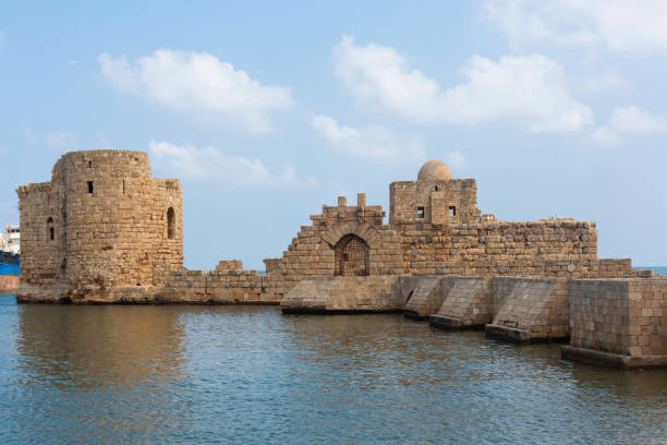 panoramiczny widok na zamek morski sidon w libanie - sidon zdjęcia i obrazy z banku zdjęć