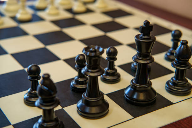 체스 설정 시작 - chess defending chess piece chess board 뉴스 사진 이미지