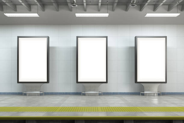 outdoor é ridicularizado na estação de metrô subterrânea. - lightbox poster wall billboard - fotografias e filmes do acervo