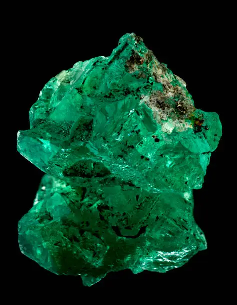 emerald crystals natural gemstone for jewelry , rough raw stone mineral
