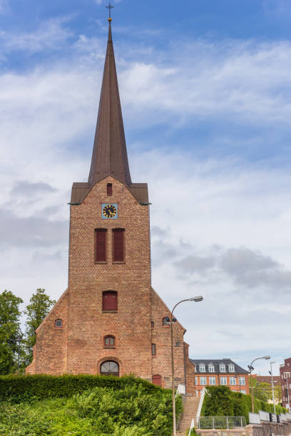 역사적인 도시 손더보그에 있는 마리 교회의 탑 - als 뉴스 사진 이미지