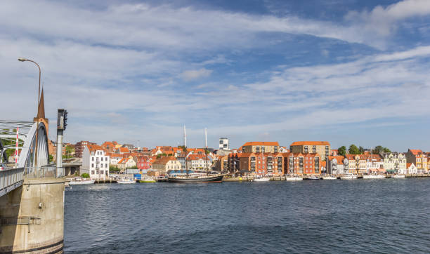 kuvapankkikuvat ja rojaltivapaat kuvat aiheesta sonderborgin historialliseen kaupunkiin johtava silta - als