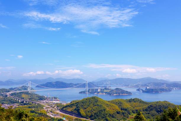 puente estrecho de kurushima en imabari - shikoku fotografías e imágenes de stock