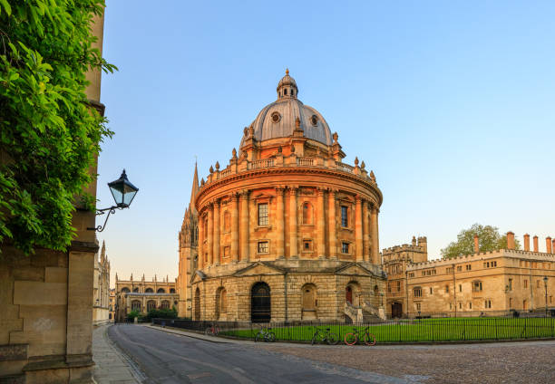istock The Radcliffe Camera in Oxford at sunrise. 1265172781