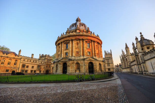 istock The Radcliffe Camera in Oxford at sunrise. 1265172979