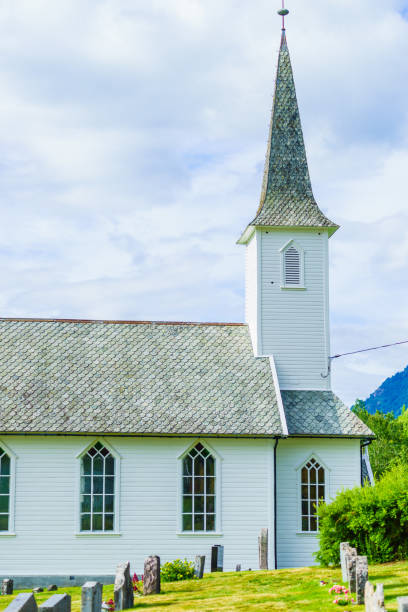 ノルウェー・ネス村の木造教会 - stavkyrkje ストックフォトと画像