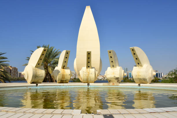Jeddah, Mecca Region, Saudi Arabia: fountain with snails on the south bank of Al Arba'een lake - water reflection - King Abdul-Aziz Road, Al-Baghdadiyah Al-Gharbiyah, Al Balad district