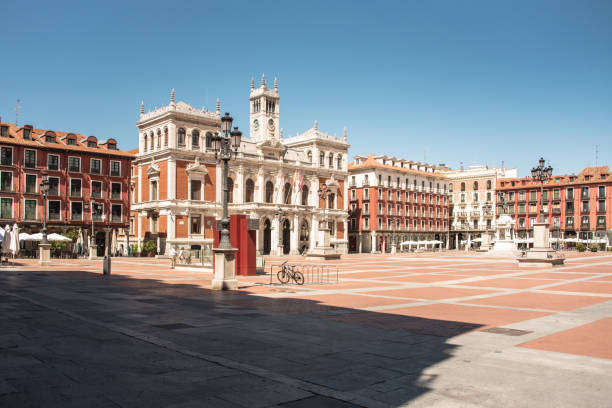 edificio del ayuntamiento en valladolid, españa - provincia de valladolid fotografías e imágenes de stock
