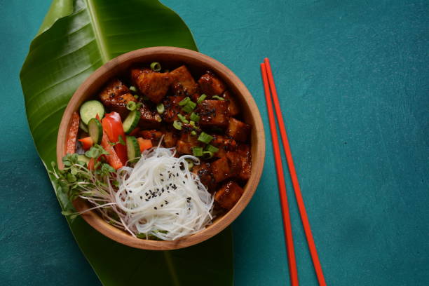 fried tofu with rice crystal noodles in a wooden bowl. - crystal noodles imagens e fotografias de stock