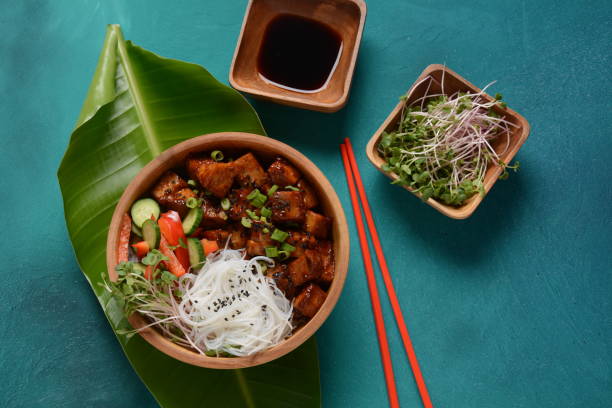 fried tofu with rice crystal noodles in a wooden bowl. - crystal noodles imagens e fotografias de stock