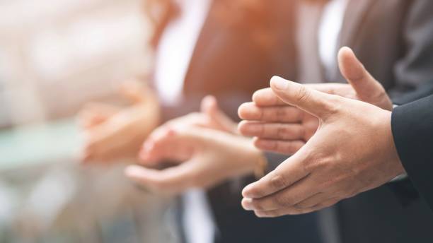 people business gratulacje, zarządzanie firmą korporacyjną. praca zespołowa w ramach oceny obsługi klienta. - clapping zdjęcia i obrazy z banku zdjęć