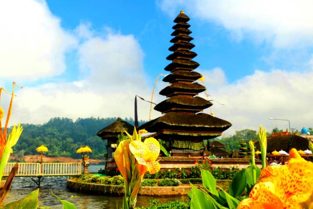 Floating temple Bali Ulun Danu Bratan Temple, also know as the Floating Temple in north bali, Indonesia is definitely a sight to see. It's such an incredible journey getting to this unique place. floating temple in lake bedugul bali stock pictures, royalty-free photos & images