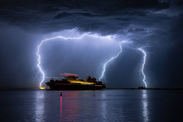 sailing ship during a severe lightning storm - moody sky water sport passenger craft scenics imagens e fotografias de stock