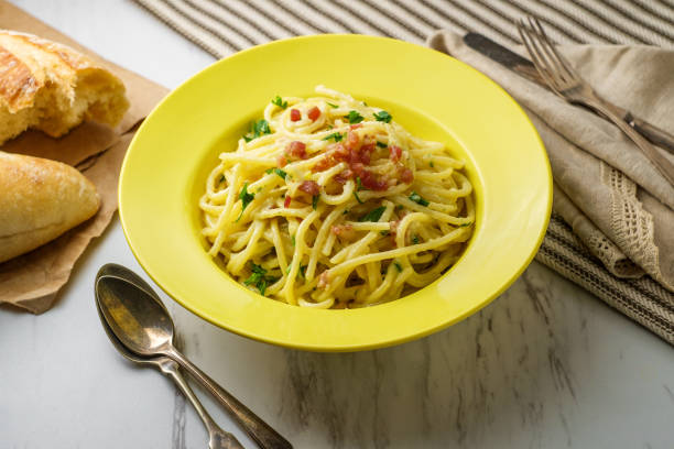 Italian Spaghetti Alla Carbonara Creamy Italian cuisine spaghetti alla carbonara with pancetta and crusty bread pecorino romano stock pictures, royalty-free photos & images