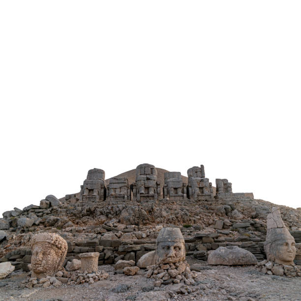 posągi na szczycie góry nemrut w adiyaman, turcja. aby obserwować zachód słońca i wscho. - tyche zdjęcia i obrazy z banku zdjęć