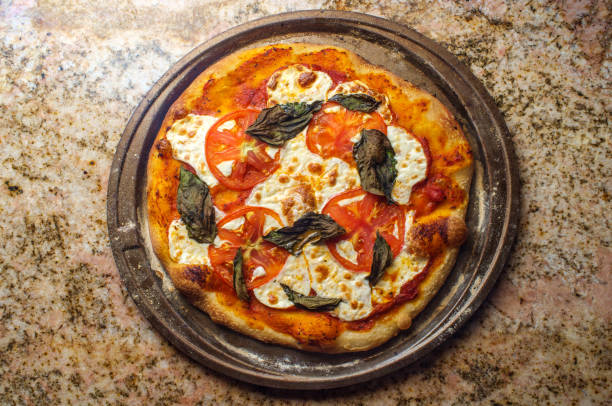 뉴욕 마르게리타 피자 - neapolitan specialty 뉴스 사진 이미지