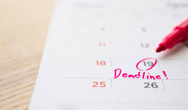 istock Deadline write on white calendar page date close up 1265315872