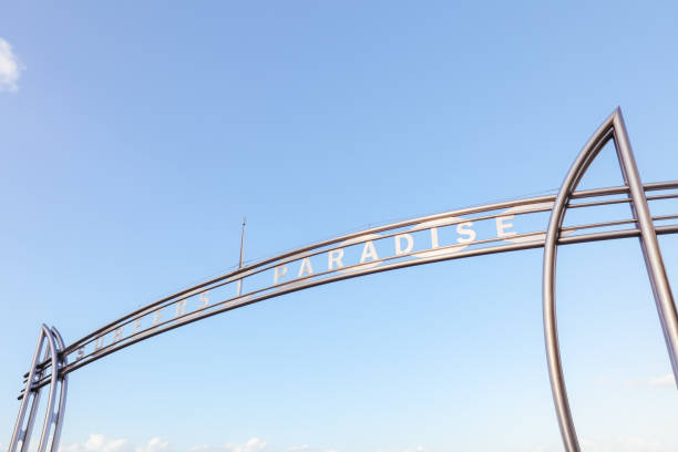 istock Surfers Paradise Welcome Sign in Australia 1265319713