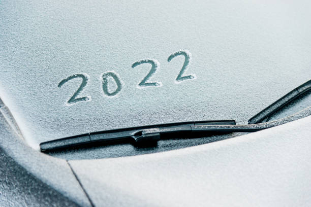 istock New year 2022 written on car windshield 1265464654