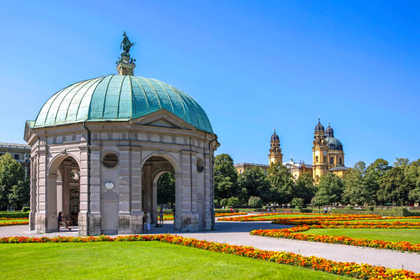 храм дианы в хофгартене, мюнхен, бавария - diana pavilion стоковые фото и изображения