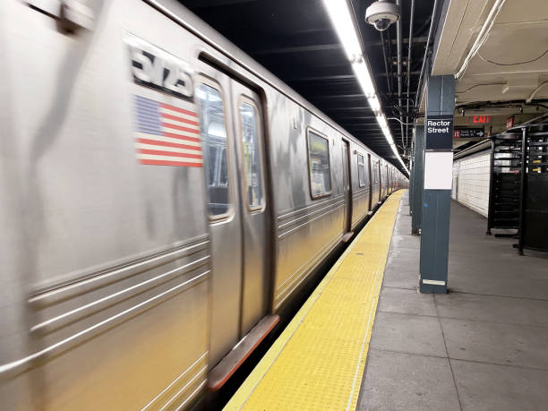 pusta stacja metra - subway station new york city staircase manhattan zdjęcia i obrazy z banku zdjęć