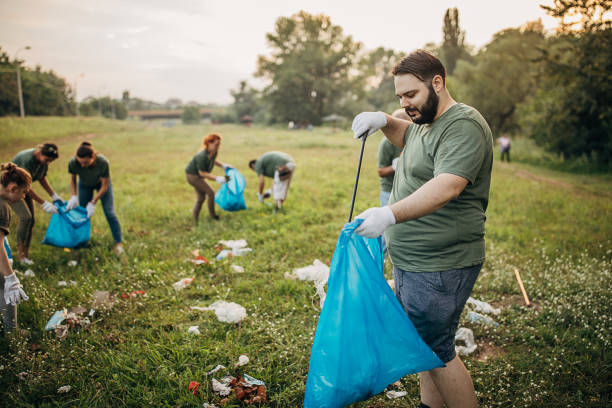 istock Volunteers collecting garbage from the public park 1265548930