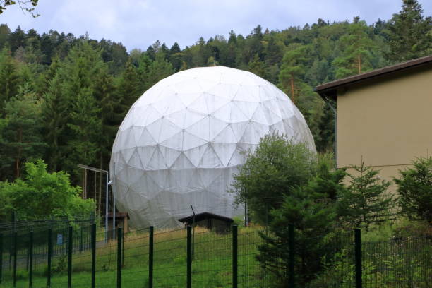 były satelita naziemnych nato f20 satcom w pleisweiler-oberhofen w pobliżu bad bergzabern w palatynacie w niemczech - radar station zdjęcia i obrazy z banku zdjęć