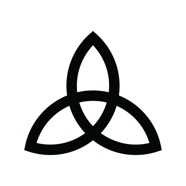 ilustraciones, imágenes clip art, dibujos animados e iconos de stock de icono de signo de triquetra. símbolo celta similar a una hoja. nudo de trinidad o trefoil. ilustración vectorial negra simple - triquetra