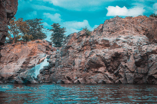 surrounding of hgenakkal falls in south India