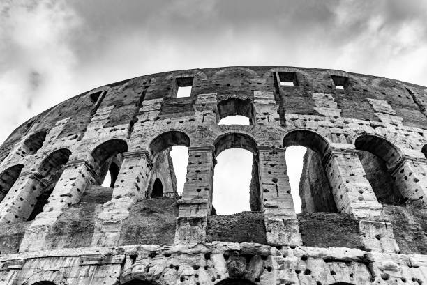 coliseu, coliseu ou anfiteatro flávio, em roma, itália - coliseum rome flavian roman - fotografias e filmes do acervo