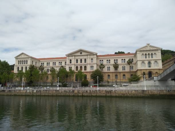istock Building next to the river in Bilbao 1265646428