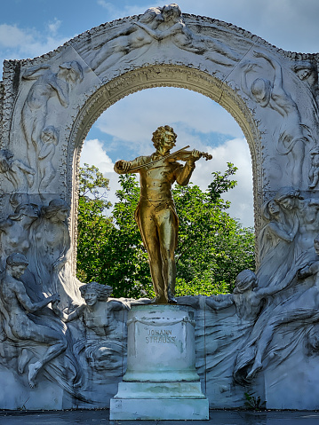 Johann Strauss Statue Stadtpark Vienna, monument of the austrian composer