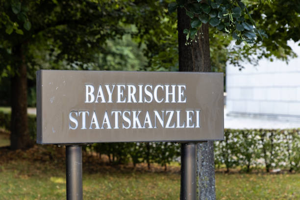 Sign of the state chancellery (Text: Bayerische Staatskanzlei means bavarian state chancellerey) at hofgarten in munich/germany Sign of the state chancellery (Text: Bayerische Staatskanzlei means bavarian state chancellerey) at hofgarten in munich/germany bavarian state parliament stock pictures, royalty-free photos & images