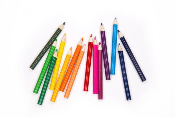 lápis colorido de madeira isolados no fundo branco - pencil black sharp color image - fotografias e filmes do acervo